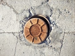 Tapa claveguera / aigua